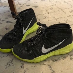 Nike Chukka flyknit mid sneakers